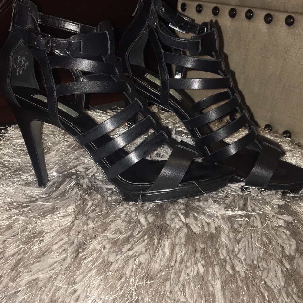 HEELS - Picture 2 of 2